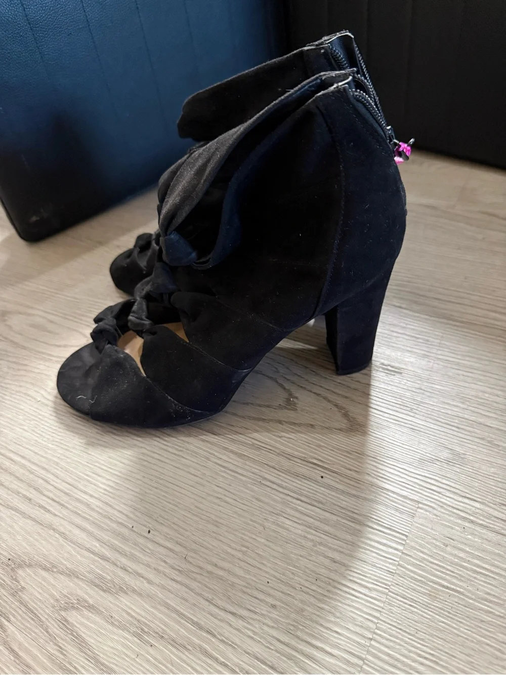 N/A stylish black